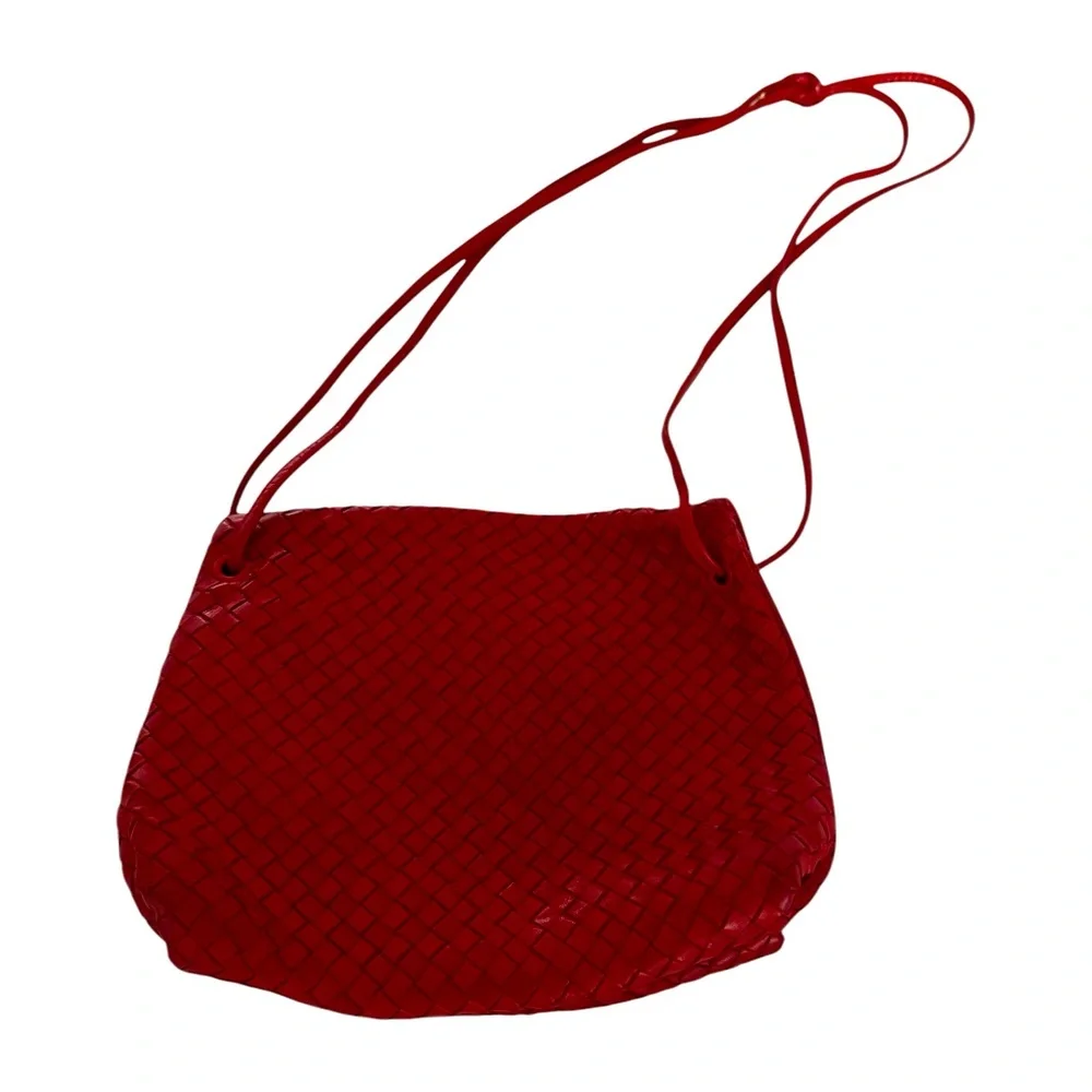 Vintage Pova Via Frattina woven leather shoulder bag in red. Gently worn.